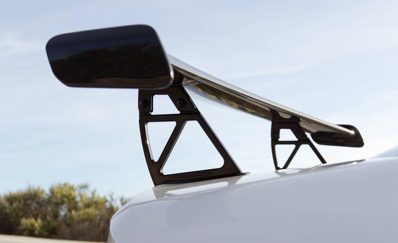 W204 C63 – Black Series style Carbon Trunk Spoiler 02