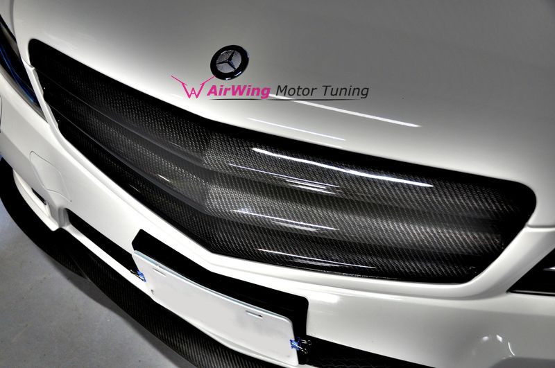 W204 C63 - AirWing style Carbon grille set 4